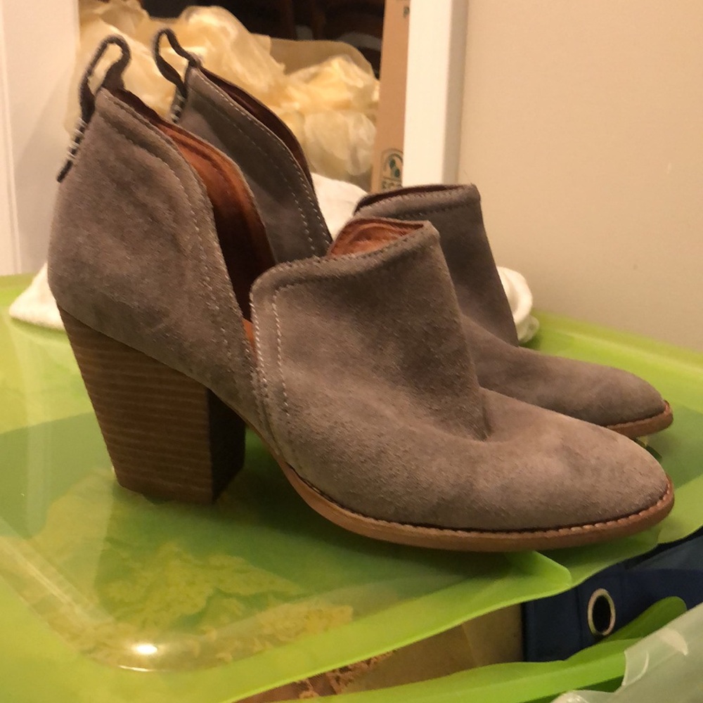 Jeffrey Campbell Rosalee Ankle Siede Bootie 11 - Picture 4 of 5